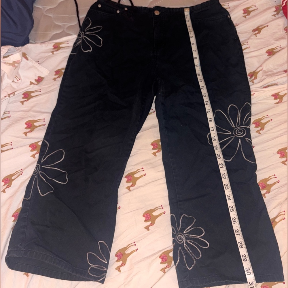 Faded Glory Navy embroidered Floral Women's Flare capris